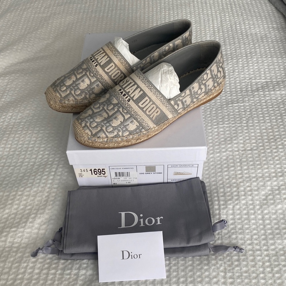 Authentic DIOR GRANVILLE ESPADRILLE
Gray Dior Oblique Embroidered Cotton!